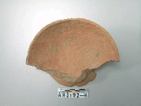 藏品(紅色夾砂圈足陶盤)的圖片